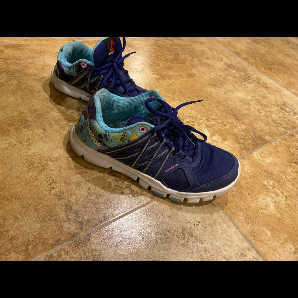 Woman’s rebook sneakers
